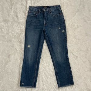 Abercrombie & Fitch High Waisted Lightly Distressed Mom Jean! VGUC